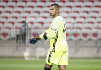 2020-12-03 - Goalkeeper of Nice Walter Benitez during the UEFA Europa League, Group C football match between OGC Nice and Bayer Leverkusen on December 3, 2020 at Allianz Riviera stadium in Nice, France - Photo Jean Catuffe / DPPI - OGC NICE VS BAYER LEVERKUSEN - UEFA EUROPA LEAGUE - SOCCER
