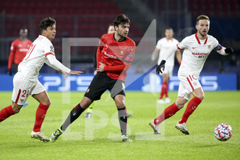 2020-12-08 - Clement Grenier of Stade Rennais between Oliver Torres and Ivan Rakitic of Sevilla FC during the UEFA Champions League, Group E football match between Stade Rennais and Sevilla FC (FC Seville) on December 8, 2020 at Roazhon Park in Rennes, France - Photo Jean Catuffe / DPPI - STADE RENNAIS VS SEVILLA FC - UEFA EUROPA LEAGUE - SOCCER