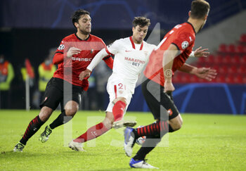 2020-12-08 - Oliver Torres of Sevilla FC, Clement Grenier of Stade Rennais (left) during the UEFA Champions League, Group E football match between Stade Rennais and Sevilla FC (FC Seville) on December 8, 2020 at Roazhon Park in Rennes, France - Photo Jean Catuffe / DPPI - STADE RENNAIS VS SEVILLA FC - UEFA EUROPA LEAGUE - SOCCER