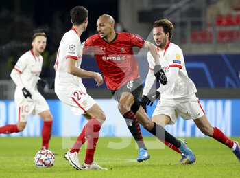 2020-12-08 - Steven Nzonzi of Stade Rennais, Franco Vazquez of Sevilla FC during the UEFA Champions League, Group E football match between Stade Rennais and Sevilla FC (FC Seville) on December 8, 2020 at Roazhon Park in Rennes, France - Photo Jean Catuffe / DPPI - STADE RENNAIS VS SEVILLA FC - UEFA EUROPA LEAGUE - SOCCER