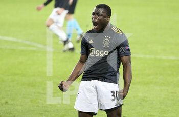 2021-02-18 - Brian Brobbey of Ajax celebrates his goal during the UEFA Europa League, round of 32, 1st leg football match between Lille OSC (LOSC) and AFC Ajax Amsterdam on February 18, 2021 at Stade Pierre Mauroy in Villeneuve-d'Ascq near Lille, France - Photo Jean Catuffe / DPPI - LILLE OSC (LOSC) AND AFC AJAX AMSTERDAM - UEFA EUROPA LEAGUE - SOCCER