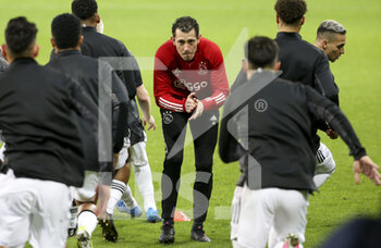 2021-02-18 - Fitness coach of Ajax Amsterdam Alessandro Schoenmaker during the warm up before the UEFA Europa League, round of 32, 1st leg football match between Lille OSC (LOSC) and AFC Ajax Amsterdam on February 18, 2021 at Stade Pierre Mauroy in Villeneuve-d'Ascq near Lille, France - Photo Jean Catuffe / DPPI - LILLE OSC (LOSC) AND AFC AJAX AMSTERDAM - UEFA EUROPA LEAGUE - SOCCER