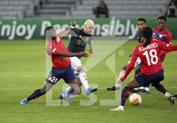 2021-02-18 - Boubakary Soumare of Lille, Davy Klaassen of Ajax during the UEFA Europa League, round of 32, 1st leg football match between Lille OSC (LOSC) and AFC Ajax Amsterdam on February 18, 2021 at Stade Pierre Mauroy in Villeneuve-d'Ascq near Lille, France - Photo Jean Catuffe / DPPI - LILLE OSC (LOSC) AND AFC AJAX AMSTERDAM - UEFA EUROPA LEAGUE - SOCCER