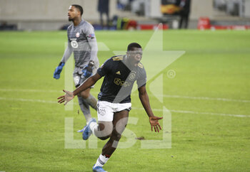 2021-02-18 - Brian Brobbey of Ajax celebrates his goal while goalkeeper of Lille Mike Maignan is dejected during the UEFA Europa League, round of 32, 1st leg football match between Lille OSC (LOSC) and AFC Ajax Amsterdam on February 18, 2021 at Stade Pierre Mauroy in Villeneuve-d'Ascq near Lille, France - Photo Jean Catuffe / DPPI - LILLE OSC (LOSC) AND AFC AJAX AMSTERDAM - UEFA EUROPA LEAGUE - SOCCER
