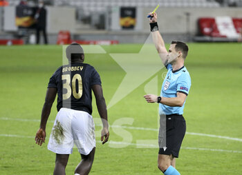 2021-02-18 - Brian Brobbey of Ajax, Boubakary Soumare of Lille receives a yellow card from referee Ivan Kruzliak of Slovakia during the UEFA Europa League, round of 32, 1st leg football match between Lille OSC (LOSC) and AFC Ajax Amsterdam on February 18, 2021 at Stade Pierre Mauroy in Villeneuve-d'Ascq near Lille, France - Photo Jean Catuffe / DPPI - LILLE OSC (LOSC) AND AFC AJAX AMSTERDAM - UEFA EUROPA LEAGUE - SOCCER