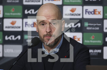 2021-02-18 - Coach of Ajax Amsterdam Erik ten Hag answers to the media during the post-match press conference following the UEFA Europa League, round of 32, 1st leg football match between Lille OSC (LOSC) and AFC Ajax Amsterdam on February 18, 2021 at Stade Pierre Mauroy in Villeneuve-d'Ascq near Lille, France - Photo Jean Catuffe / DPPI - LILLE OSC (LOSC) AND AFC AJAX AMSTERDAM - UEFA EUROPA LEAGUE - SOCCER