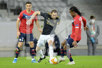 2021-02-18 - Daley Blind of Ajax, Renato Sanches of Lille OSC during the UEFA Europa League, round of 32, 1st leg football match between LOSC Lille and AFC Ajax on February 18, 2021 at Pierre Mauroy stadium in Villeneuve-d'Ascq near Lille, France - Photo Gerrit van Keulen / Orange Pictures / DPPI - LOSC LILLE AND AFC AJAX - UEFA EUROPA LEAGUE - SOCCER