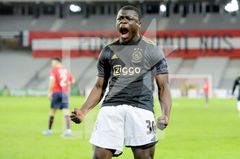 2021-02-18 - Brian Brobbey of Ajax celebrating his goal 1-2 during the UEFA Europa League, round of 32, 1st leg football match between LOSC Lille and AFC Ajax on February 18, 2021 at Pierre Mauroy stadium in Villeneuve-d'Ascq near Lille, France - Photo Gerrit van Keulen / Orange Pictures / DPPI - LOSC LILLE AND AFC AJAX - UEFA EUROPA LEAGUE - SOCCER