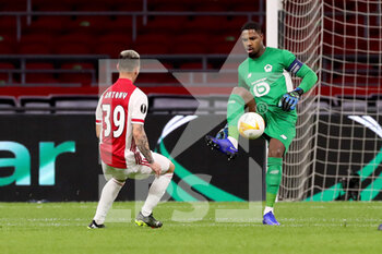 2021-02-25 - Antony of Ajax, Goalkeeper Mike Maignan of Lille OSC during the UEFA Europa League, round of 32, 2nd leg football match between Ajax and Lille OSC on February 25, 2021 at Johan Cruijf Arena in Amsterdam, Netherlands - Photo Marcel ter Bals / Orange Pictures / DPPI - AJAX AND LILLE OSC - UEFA EUROPA LEAGUE - SOCCER
