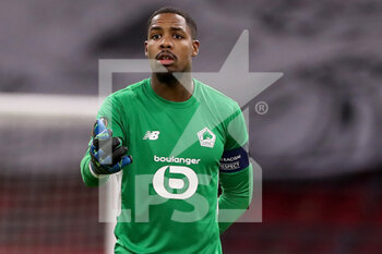2021-02-25 - Goalkeeper Mike Maignan of Lille OSC during the UEFA Europa League, round of 32, 2nd leg football match between Ajax and Lille OSC on February 25, 2021 at Johan Cruijf Arena in Amsterdam, Netherlands - Photo Marcel ter Bals / Orange Pictures / DPPI - AJAX AND LILLE OSC - UEFA EUROPA LEAGUE - SOCCER