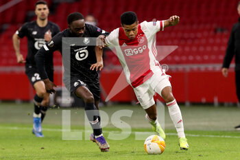 2021-02-25 - Jonathan Ikone of Lille OSC, David Neres of Ajax during the UEFA Europa League, round of 32, 2nd leg football match between Ajax and Lille OSC on February 25, 2021 at Johan Cruijf Arena in Amsterdam, Netherlands - Photo Marcel ter Bals / Orange Pictures / DPPI - AJAX AND LILLE OSC - UEFA EUROPA LEAGUE - SOCCER