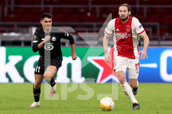 2021-02-25 - Luiz Araujo of Lille OSC, Daley Blind of Ajax during the UEFA Europa League, round of 32, 2nd leg football match between Ajax and Lille OSC on February 25, 2021 at Johan Cruijf Arena in Amsterdam, Netherlands - Photo Marcel ter Bals / Orange Pictures / DPPI - AJAX AND LILLE OSC - UEFA EUROPA LEAGUE - SOCCER
