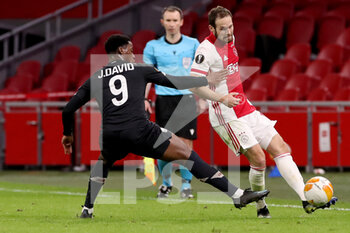 2021-02-25 - Jonathan David of Lille OSC, Daley Blind of Ajax during the UEFA Europa League, round of 32, 2nd leg football match between Ajax and Lille OSC on February 25, 2021 at Johan Cruijf Arena in Amsterdam, Netherlands - Photo Marcel ter Bals / Orange Pictures / DPPI - AJAX AND LILLE OSC - UEFA EUROPA LEAGUE - SOCCER