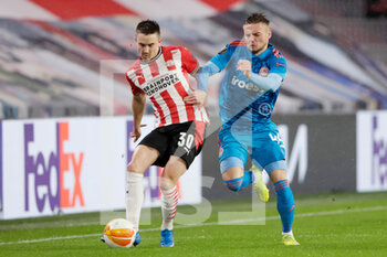 2021-02-25 - Ryan Thomas of PSV, Oleg Reabciuk of Olympiacos during the UEFA Europa League, round of 32, 2nd leg football match between PSV and Olympiacos on February 25, 2021 at PSV Stadion in Eindhoven, Netherlands - Photo Perry van de Leuvert / Orange Pictures / DPPI - PSV AND OLYMPIACOS - UEFA EUROPA LEAGUE - SOCCER