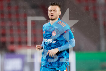 2021-02-25 - Oleg Reabciuk of Olympiacos during the UEFA Europa League, round of 32, 2nd leg football match between PSV and Olympiacos on February 25, 2021 at PSV Stadion in Eindhoven, Netherlands - Photo Perry van de Leuvert / Orange Pictures / DPPI - PSV AND OLYMPIACOS - UEFA EUROPA LEAGUE - SOCCER