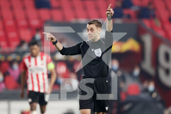 2021-02-25 - Referee Clement Turpin during the UEFA Europa League, round of 32, 2nd leg football match between PSV and Olympiacos on February 25, 2021 at PSV Stadion in Eindhoven, Netherlands - Photo Perry van de Leuvert / Orange Pictures / DPPI - PSV AND OLYMPIACOS - UEFA EUROPA LEAGUE - SOCCER