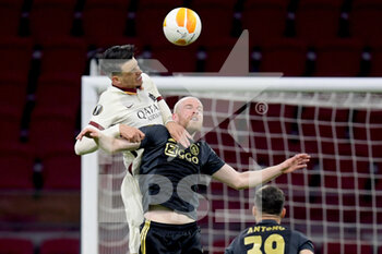 2021-04-08 - Roger Ibanez of AS Roma, Davy Klaassen of Ajax during the UEFA Europa League, quarter final, 1st leg football match between Ajax and AS Roma on April 8, 2021 at Johan Cruijff Arena in Amsterdam, Netherlands - Photo Gerrit van Keulen / Orange Pictures / DPPI - AJAX VS AS ROMA - UEFA EUROPA LEAGUE - SOCCER