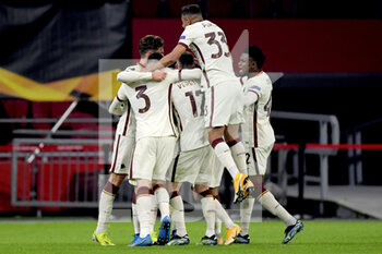 2021-04-08 - AS Roma players celebrate during the UEFA Europa League, quarter final, 1st leg football match between Ajax and AS Roma on April 8, 2021 at Johan Cruijff Arena in Amsterdam, Netherlands - Photo Gerrit van Keulen / Orange Pictures / DPPI - AJAX VS AS ROMA - UEFA EUROPA LEAGUE - SOCCER