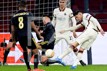 2021-04-08 - Roger Ibanez of AS Roma scores a goal during the UEFA Europa League, quarter final, 1st leg football match between Ajax and AS Roma on April 8, 2021 at Johan Cruijff Arena in Amsterdam, Netherlands - Photo Gerrit van Keulen / Orange Pictures / DPPI - AJAX VS AS ROMA - UEFA EUROPA LEAGUE - SOCCER