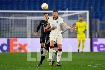 2021-04-15 - Edin Dzeko of AS Roma seen in action during the UEFA Europa League Quarter Finals football match between AS Roma and AFC Ajax at the Olimpic Stadium in Rome. - AS ROMA VS AFC AJAX - UEFA EUROPA LEAGUE - SOCCER