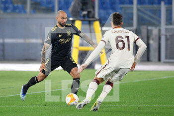 2021-04-15 - Sean Klaiber of AFC Ajax and Riccardo Calafiori of AS Roma seen in action during the UEFA Europa League Quarter Finals football match between AS Roma and AFC Ajax at the Olimpic Stadium in Rome. - AS ROMA VS AFC AJAX - UEFA EUROPA LEAGUE - SOCCER