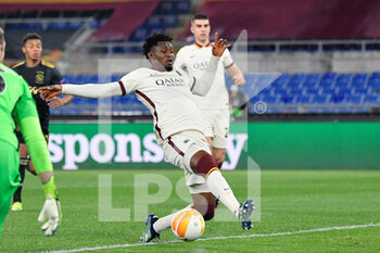 2021-04-15 - Amadou Diawara of AS Roma seen in action during the UEFA Europa League Quarter Finals football match between AS Roma and AFC Ajax at the Olimpic Stadium in Rome. - AS ROMA VS AFC AJAX - UEFA EUROPA LEAGUE - SOCCER