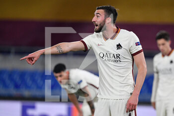 2021-04-15 - Bryan Cristante of AS Roma seen in action during the UEFA Europa League Quarter Finals football match between AS Roma and AFC Ajax at the Olimpic Stadium in Rome. - AS ROMA VS AFC AJAX - UEFA EUROPA LEAGUE - SOCCER