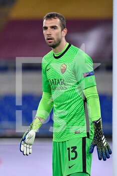 2021-04-15 - Pau Lopez of AS Roma seen in action during the UEFA Europa League Quarter Finals football match between AS Roma and AFC Ajax at the Olimpic Stadium in Rome. - AS ROMA VS AFC AJAX - UEFA EUROPA LEAGUE - SOCCER