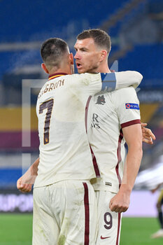 2021-04-15 - Edin Dzeko of AS Roma and Lorenzo Pellegrini of AS Romacelebrates after scoring goal 1-1 seen in action during the UEFA Europa League Quarter Finals football match between AS Roma and AFC Ajax at the Olimpic Stadium in Rome. - AS ROMA VS AFC AJAX - UEFA EUROPA LEAGUE - SOCCER
