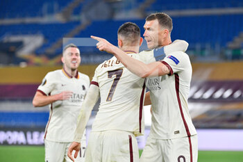 2021-04-15 - Edin Dzeko of AS Roma and Lorenzo Pellegrini of AS Romacelebrates after scoring goal 1-1 seen in action during the UEFA Europa League Quarter Finals football match between AS Roma and AFC Ajax at the Olimpic Stadium in Rome. - AS ROMA VS AFC AJAX - UEFA EUROPA LEAGUE - SOCCER