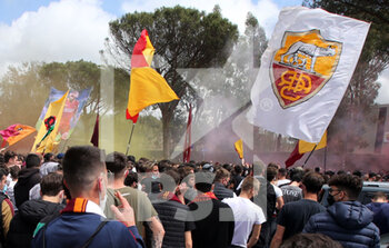partenza del pullman della Roma da Trigoria - UEFA EUROPA LEAGUE - CALCIO