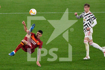 2021-05-06 - Roger Ibanez of AS Roma seen in action during the UEFA Europa League Quarter Finals football match between AS Roma and Manchester United at the Olimpic Stadium in Rome. - AS ROMA VS MANCHESTER UNITED - UEFA EUROPA LEAGUE - SOCCER