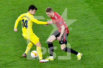 2021-05-26 - Trigueros of Villarreal CF battles for posession with Scott McTominay of Manchester United during the UEFA Europa League, Final football match between Villarreal CF and Manchester United on May 26, 2021 at Stadion Energa Gdansk in Gdansk, Poland - Photo Pablo Morano / Orange Pictures / DPPI - FINAL - VILLARREAL CF VS MANCHESTER UNITED - UEFA EUROPA LEAGUE - SOCCER