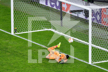 2021-05-26 - Goalkeeper Geronimo Rulli of Villarreal CF saves the penalty shot from Goalkeeper David de Gea of Manchester United during the UEFA Europa League, Final football match between Villarreal CF and Manchester United on May 26, 2021 at Stadion Energa Gdansk in Gdansk, Poland - Photo Pablo Morano / Orange Pictures / DPPI - FINAL - VILLARREAL CF VS MANCHESTER UNITED - UEFA EUROPA LEAGUE - SOCCER