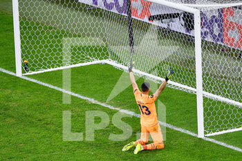 2021-05-26 - Goalkeeper Geronimo Rulli of Villarreal CF saves the penalty shot from Goalkeeper David de Gea of Manchester United during the UEFA Europa League, Final football match between Villarreal CF and Manchester United on May 26, 2021 at Stadion Energa Gdansk in Gdansk, Poland - Photo Pablo Morano / Orange Pictures / DPPI - FINAL - VILLARREAL CF VS MANCHESTER UNITED - UEFA EUROPA LEAGUE - SOCCER