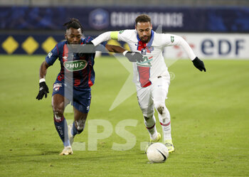 2021-02-10 - Neymar Jr of PSG, Steeve Yago of Caen (left) during the French Cup, round of 64 football match between Stade Malherbe de Caen (SM Caen) and Paris Saint-Germain (PSG) on February 10, 2021 at Stade Michel d'Ornano in Caen, France - Photo Jean Catuffe / DPPI - STADE MALHERBE DE CAEN (SM CAEN) AND PARIS SAINT-GERMAIN (PSG) - FRENCH CUP - SOCCER