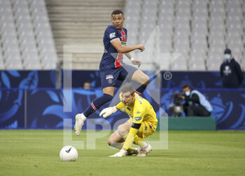 2021-05-19 - Kylian Mbappe of PSG avoids goalkeeper of Monaco Radoslaw Majeckif to pass the ball to Mauro Icardi of PSG (not pictured) who scores the first goal during the French Cup Final football match between AS Monaco (ASM) and Paris Saint-Germain PSG on May 19, 2021 at Stade de France in Saint-Denis near Paris, France - Photo Jean Catuffe / DPPI - FINAL - AS MONACO (ASM) VS PARIS SAINT-GERMAIN PSG - FRENCH CUP - SOCCER