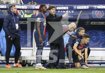 2021-05-19 - Coach of PSG Mauricio Pochettino talks to Moise Kean of PSG during the French Cup Final football match between AS Monaco (ASM) and Paris Saint-Germain PSG on May 19, 2021 at Stade de France in Saint-Denis near Paris, France - Photo Jean Catuffe / DPPI - FINAL - AS MONACO (ASM) VS PARIS SAINT-GERMAIN PSG - FRENCH CUP - SOCCER