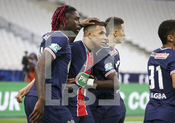 2021-05-19 - Kylian Mbappe of PSG celebrates his goal with Moise Kean and teammates during the French Cup Final football match between AS Monaco (ASM) and Paris Saint-Germain PSG on May 19, 2021 at Stade de France in Saint-Denis near Paris, France - Photo Jean Catuffe / DPPI - FINAL - AS MONACO (ASM) VS PARIS SAINT-GERMAIN PSG - FRENCH CUP - SOCCER