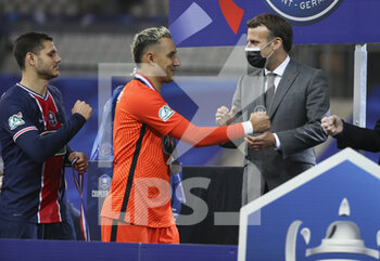 19/05/2021 - President of France Emmanuel Macron salutes goalkeeper of PSG Keylor Navas, Mauro Icardi of PSG (left) during the trophy ceremony following the French Cup Final football match between AS Monaco (ASM) and Paris Saint-Germain PSG on May 19, 2021 at Stade de France in Saint-Denis near Paris, France - Photo Jean Catuffe / DPPI - FINAL - AS MONACO (ASM) VS PARIS SAINT-GERMAIN PSG - FRENCH CUP - CALCIO