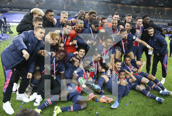 2021-05-19 - Players of PSG celebrate the victory during the trophy ceremony following the French Cup Final football match between AS Monaco (ASM) and Paris Saint-Germain PSG on May 19, 2021 at Stade de France in Saint-Denis near Paris, France - Photo Jean Catuffe / DPPI - FINAL - AS MONACO (ASM) VS PARIS SAINT-GERMAIN PSG - FRENCH CUP - SOCCER