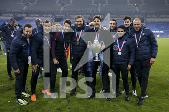 19/05/2021 - Coach of PSG Mauricio Pochettino and his assistants Toni Jimenez, Sebastiano Pochettino, Michel D?Agostino, Jesus Perez, Gianluca Spinelli celebrate following the French Cup Final football match between AS Monaco (ASM) and Paris Saint-Germain PSG on May 19, 2021 at Stade de France in Saint-Denis near Paris, France - Photo Jean Catuffe / DPPI - FINAL - AS MONACO (ASM) VS PARIS SAINT-GERMAIN PSG - FRENCH CUP - CALCIO