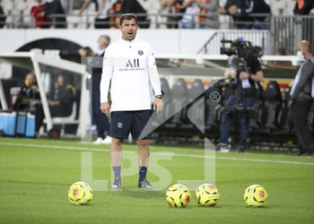 2020-09-10 - Assistant coach of PSG Zsolt Low during the warm up before the French championship Ligue 1 football match between RC Lens (Racing Club de Lens) and Paris Saint-Germain (PSG) on September 10, 2020 at Stade Felix Bollaert in Lens, France - Photo Juan Soliz / DPPI - RC LENS (RACING CLUB DE LENS) VS PARIS SAINT-GERMAIN (PSG) - FRENCH LIGUE 1 - SOCCER