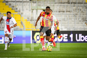 2020-09-10 - Simon BANZA of Lens during the French championship Ligue 1 football match between RC Lens and Paris Saint-Germain on September 10, 2020 at Bollaert stadium in Lens, France - Photo Matthieu Mirville / DPPI - RC LENS (RACING CLUB DE LENS) VS PARIS SAINT-GERMAIN (PSG) - FRENCH LIGUE 1 - SOCCER