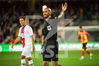 2020-09-10 - Referee Hakim Ben El Hadj during the French championship Ligue 1 football match between RC Lens and Paris Saint-Germain on September 10, 2020 at Bollaert stadium in Lens, France - Photo Matthieu Mirville / DPPI - RC LENS (RACING CLUB DE LENS) VS PARIS SAINT-GERMAIN (PSG) - FRENCH LIGUE 1 - SOCCER