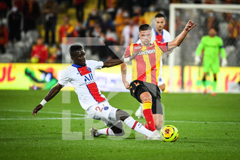 2020-09-10 - Idrissa GUEYE of PSG and Manuel PEREZ of Lens during the French championship Ligue 1 football match between RC Lens and Paris Saint-Germain on September 10, 2020 at Bollaert stadium in Lens, France - Photo Matthieu Mirville / DPPI - RC LENS (RACING CLUB DE LENS) VS PARIS SAINT-GERMAIN (PSG) - FRENCH LIGUE 1 - SOCCER