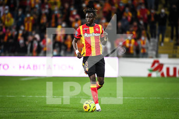 2020-09-10 - Issiaga SYLLA of Lens during the French championship Ligue 1 football match between RC Lens and Paris Saint-Germain on September 10, 2020 at Bollaert stadium in Lens, France - Photo Matthieu Mirville / DPPI - RC LENS (RACING CLUB DE LENS) VS PARIS SAINT-GERMAIN (PSG) - FRENCH LIGUE 1 - SOCCER