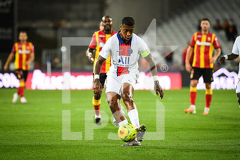 2020-09-10 - Presnel KIMPEMBE of PSG during the French championship Ligue 1 football match between RC Lens and Paris Saint-Germain on September 10, 2020 at Bollaert stadium in Lens, France - Photo Matthieu Mirville / DPPI - RC LENS (RACING CLUB DE LENS) VS PARIS SAINT-GERMAIN (PSG) - FRENCH LIGUE 1 - SOCCER