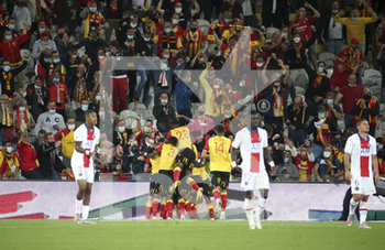 2020-09-10 - Ignatius Ganago of Lens celebrates his goal with teammates and the supporters during the French championship Ligue 1 football match between RC Lens (Racing Club de Lens) and Paris Saint-Germain (PSG) on September 10, 2020 at Stade Felix Bollaert in Lens, France - Photo Juan Soliz / DPPI - RC LENS (RACING CLUB DE LENS) VS PARIS SAINT-GERMAIN (PSG) - FRENCH LIGUE 1 - SOCCER