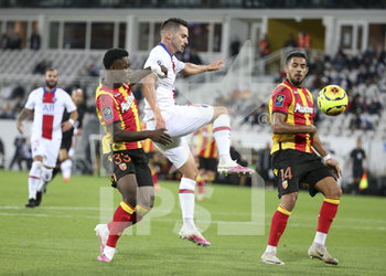 2020-09-10 - Pablo Sarabia of PSG between Ismael Boura and Facundo Medina of Lens during the French championship Ligue 1 football match between RC Lens (Racing Club de Lens) and Paris Saint-Germain (PSG) on September 10, 2020 at Stade Felix Bollaert in Lens, France - Photo Juan Soliz / DPPI - RC LENS (RACING CLUB DE LENS) VS PARIS SAINT-GERMAIN (PSG) - FRENCH LIGUE 1 - SOCCER